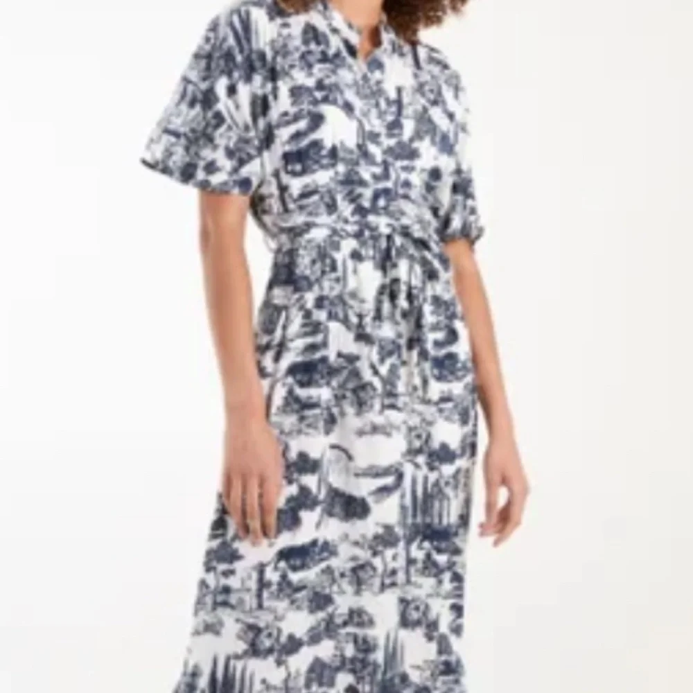 QED London Navy and Cream Patterned Blouse - Picture 4 of 8